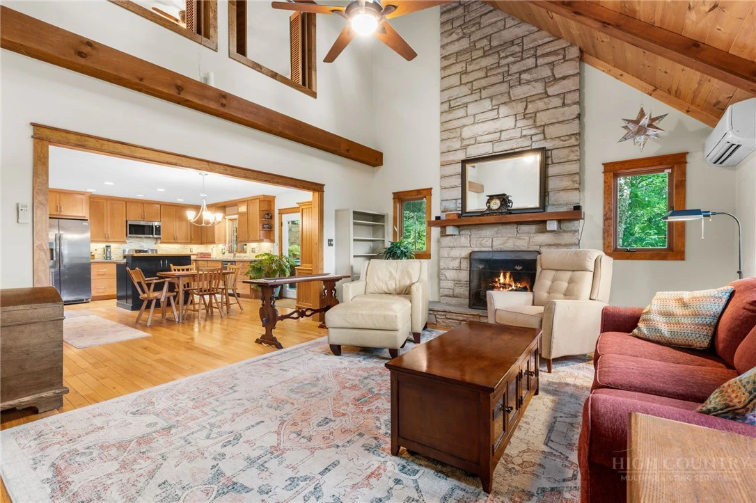 Image number 4 for the current listing