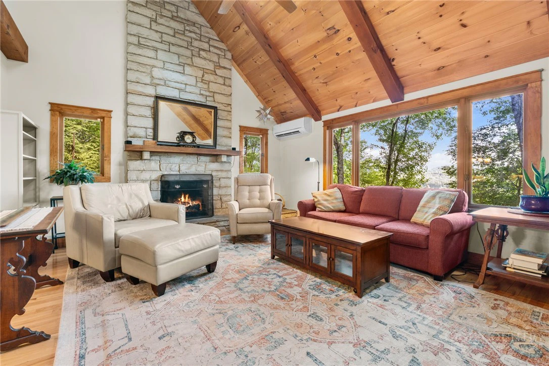 Image number 3 for the current listing