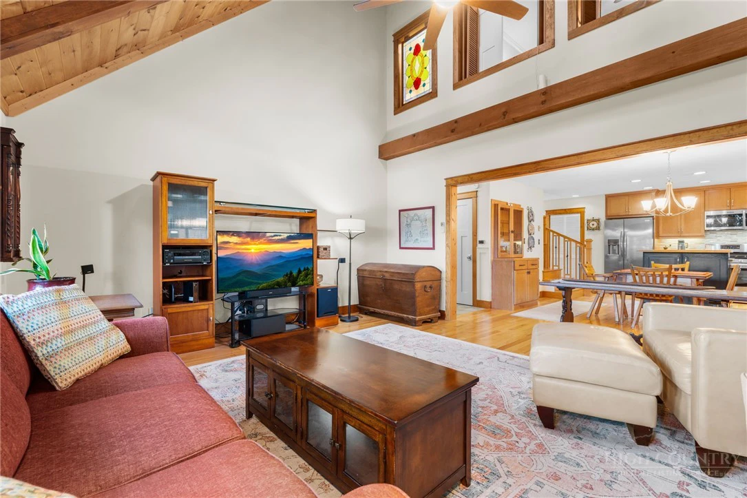 Image number 5 for the current listing
