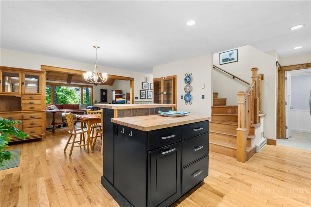 Image number 7 for the current listing