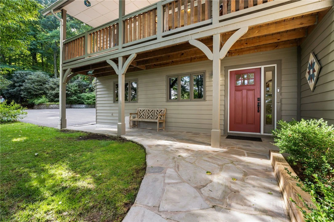 Image number 1 for the current listing