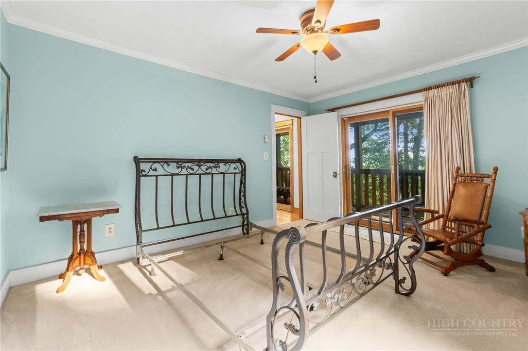 Image number 21 for the current listing