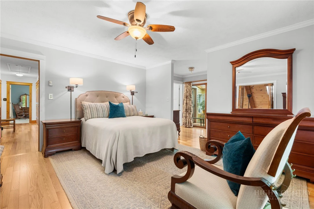 Image number 14 for the current listing