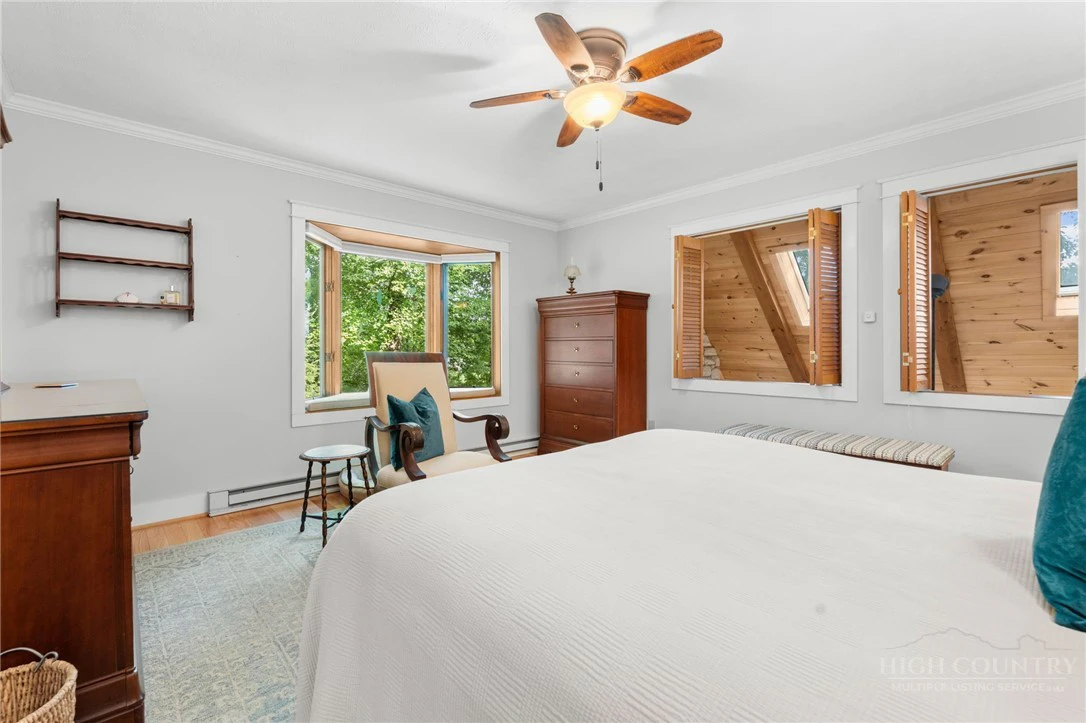 Image number 15 for the current listing
