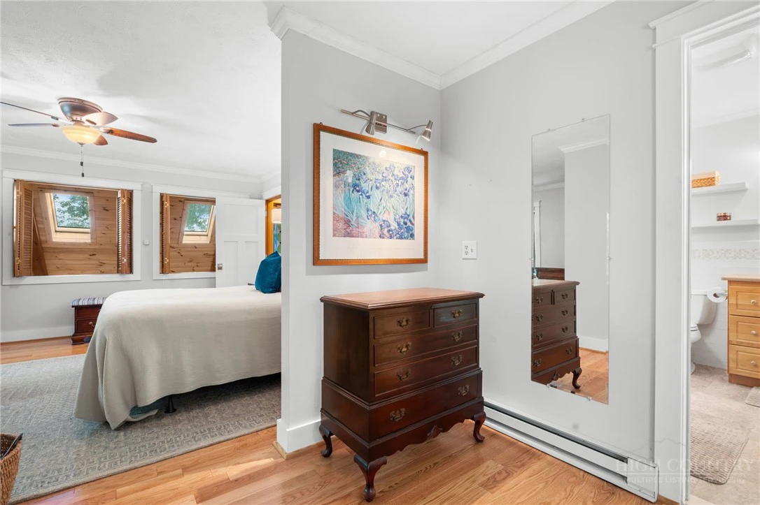 Image number 16 for the current listing