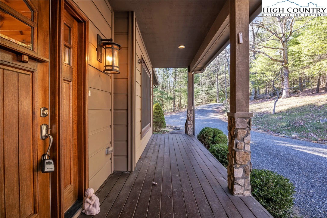 Image number 9 for the current listing
