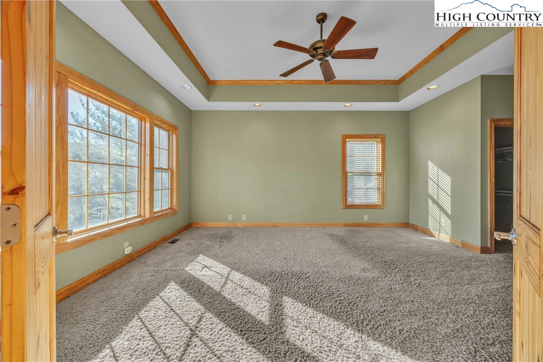 Image number 21 for the current listing