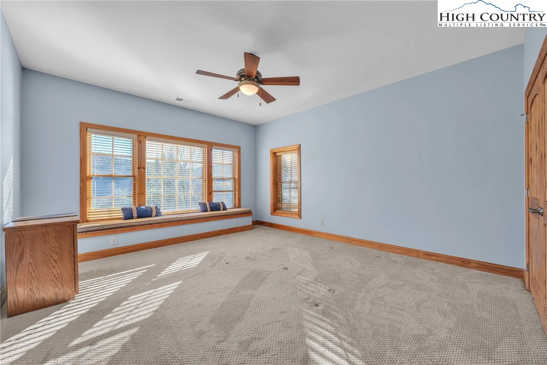 Image number 3 for the current listing