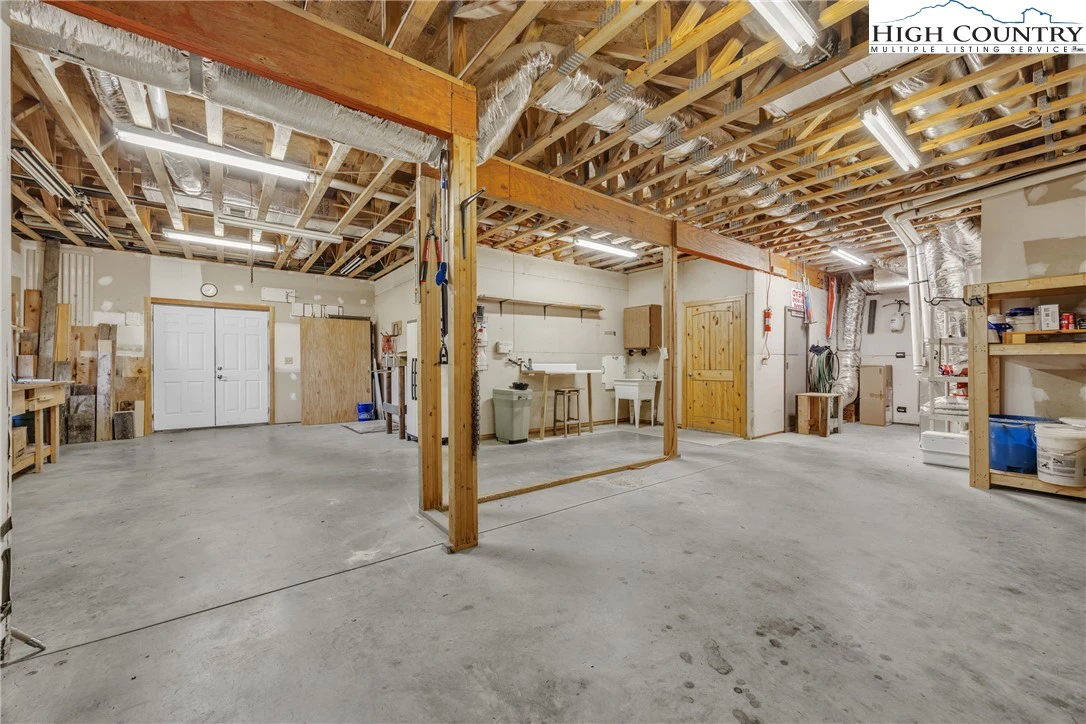 Image number 8 for the current listing