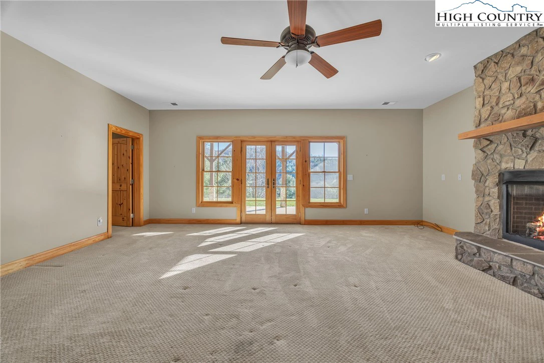 Image number 11 for the current listing
