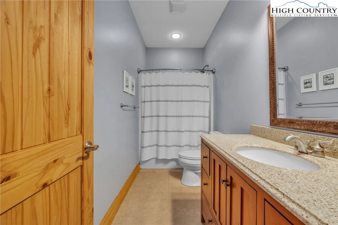 Image number 4 for the current listing