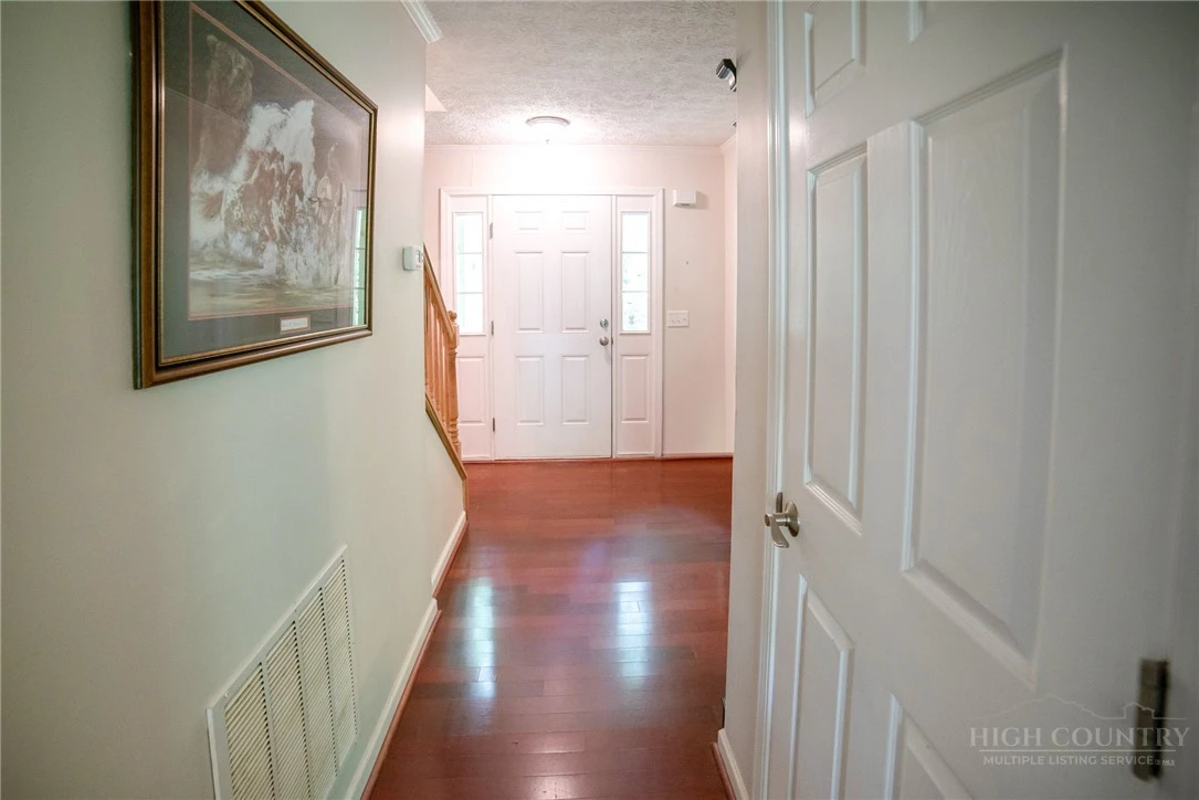 Image number 11 for the current listing