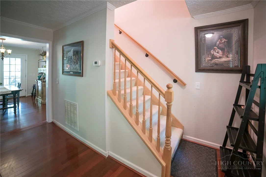 Image number 10 for the current listing