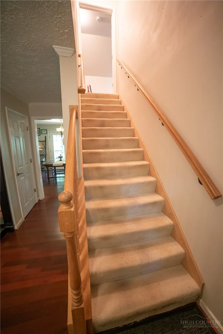 Image number 9 for the current listing