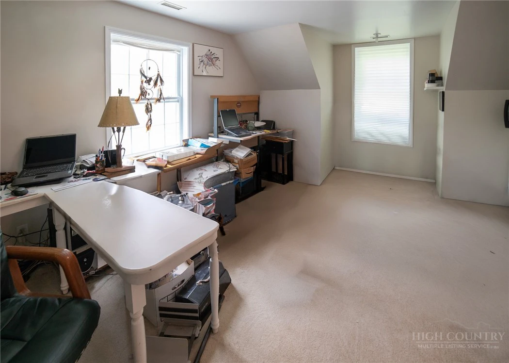 Image number 8 for the current listing