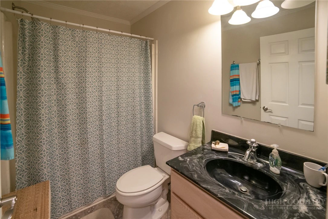 Image number 2 for the current listing