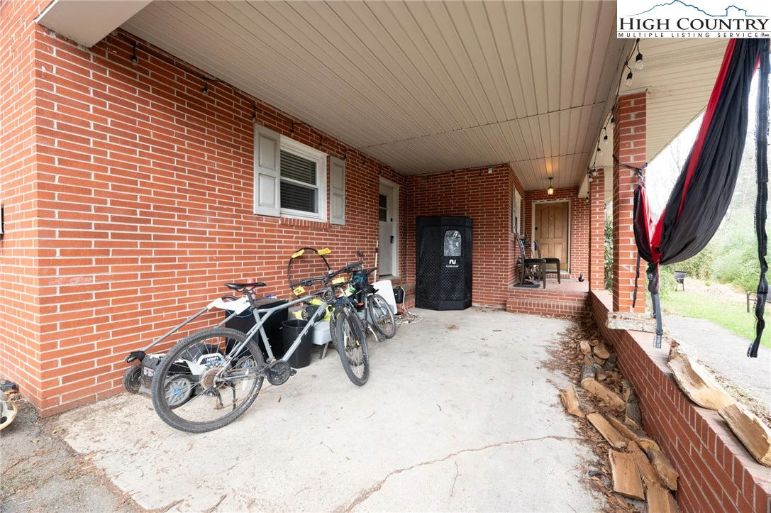 Image number 16 for the current listing