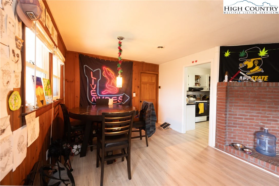 Image number 13 for the current listing