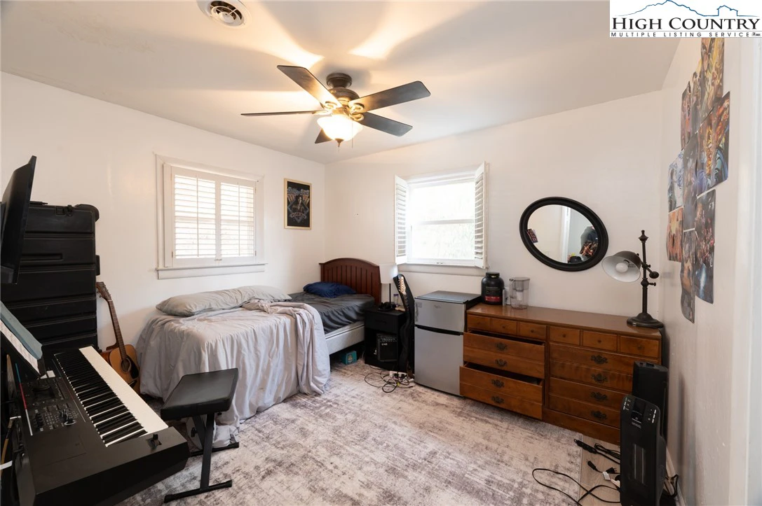Image number 9 for the current listing
