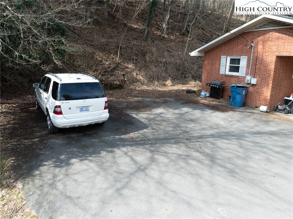 Image number 4 for the current listing