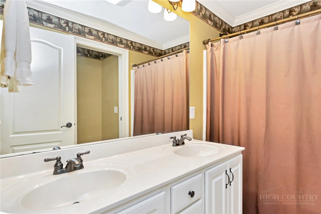 Image number 5 for the current listing