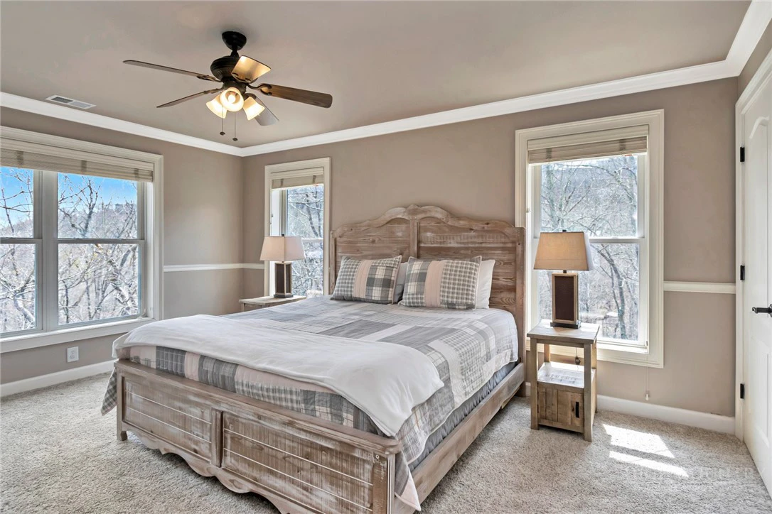 Image number 6 for the current listing