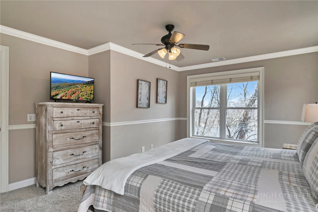 Image number 7 for the current listing