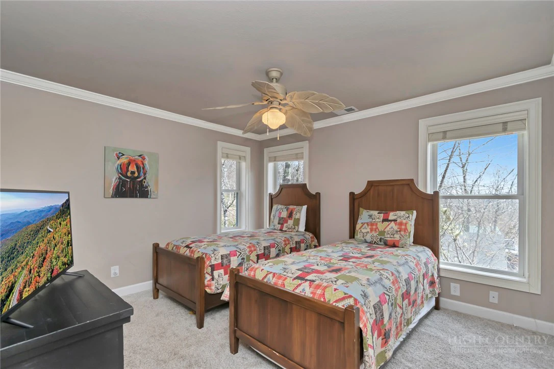 Image number 8 for the current listing