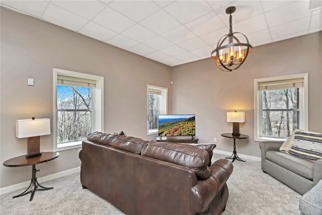 Image number 13 for the current listing