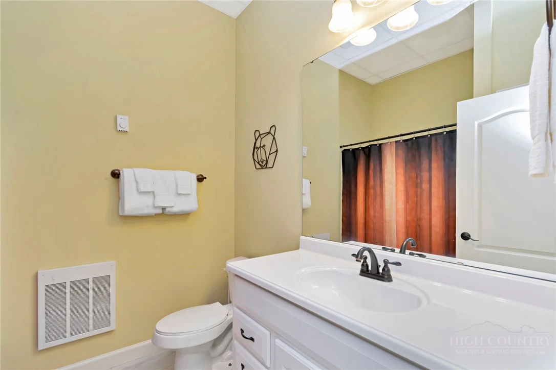 Image number 15 for the current listing
