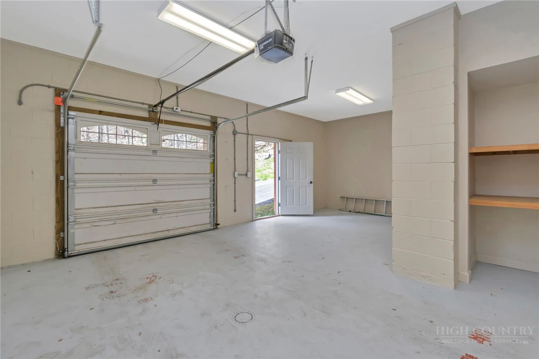 Image number 16 for the current listing