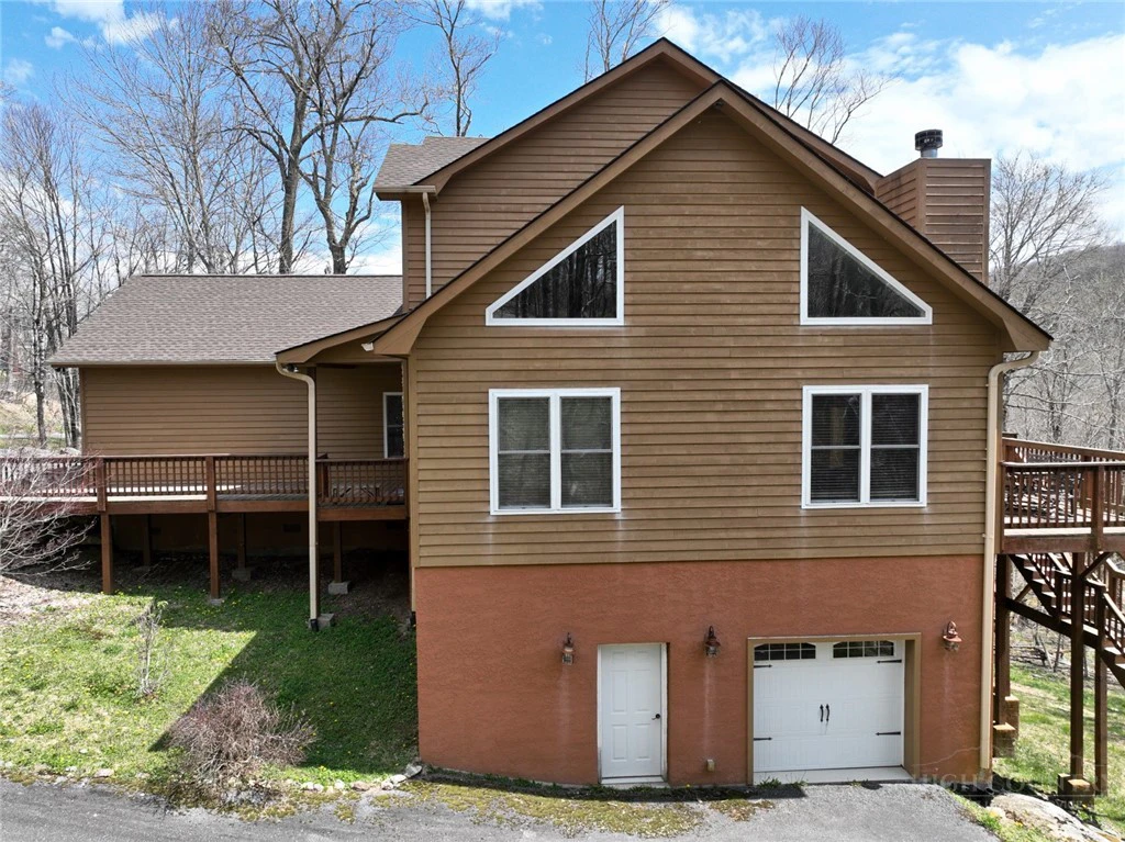 Image number 17 for the current listing