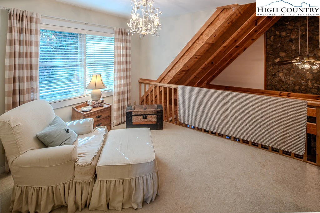 Image number 9 for the current listing