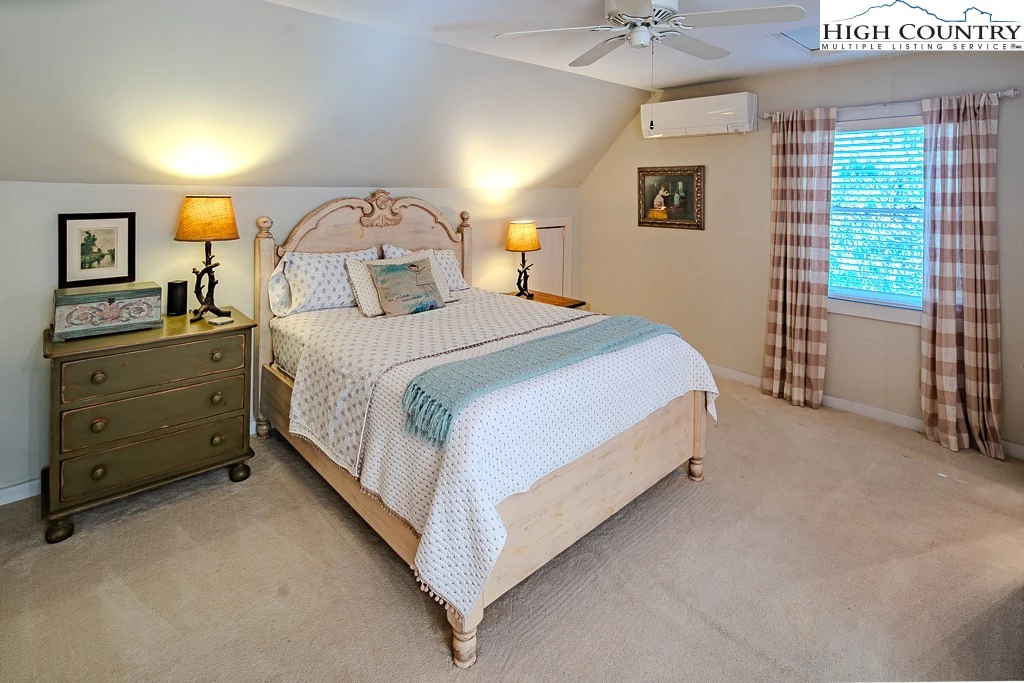 Image number 10 for the current listing