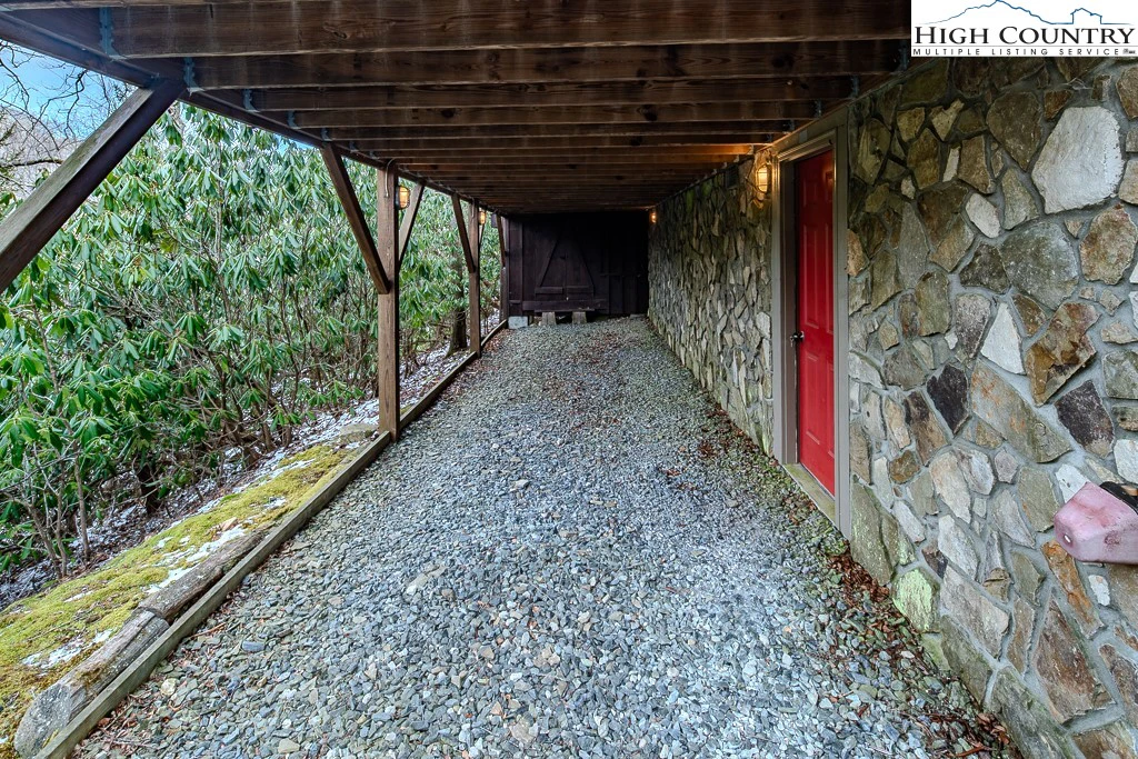 Image number 19 for the current listing