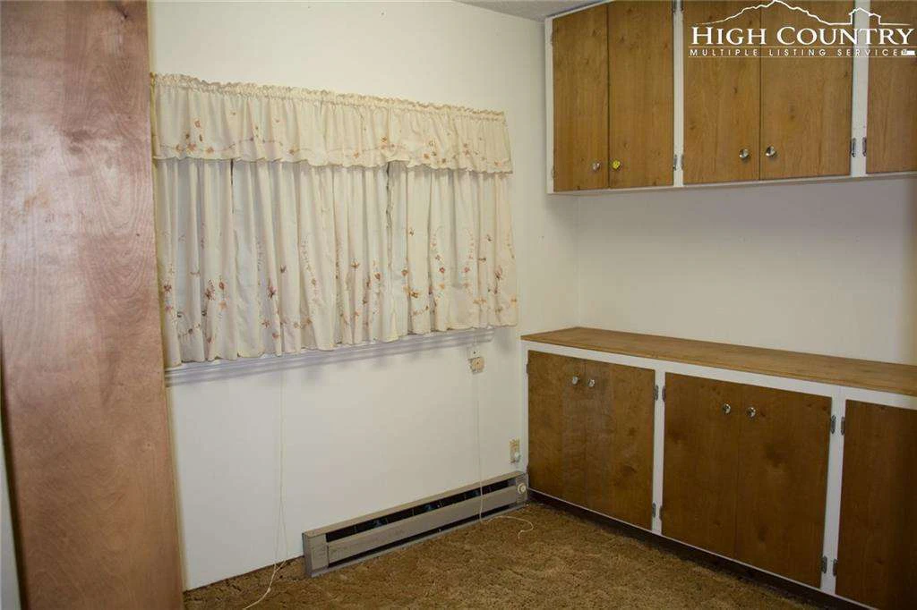 Image number 20 for the current listing