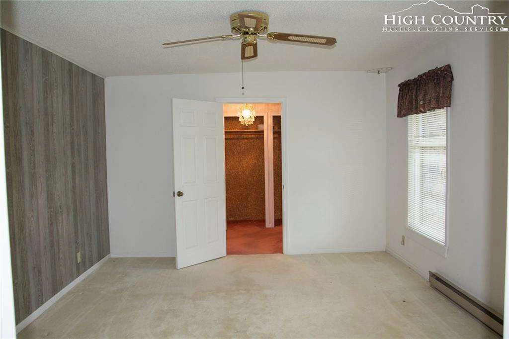 Image number 3 for the current listing
