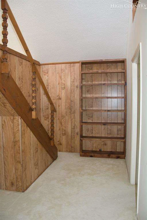 Image number 9 for the current listing