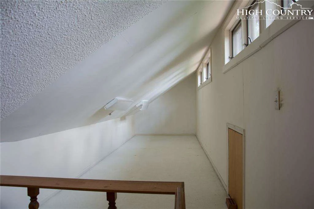 Image number 2 for the current listing