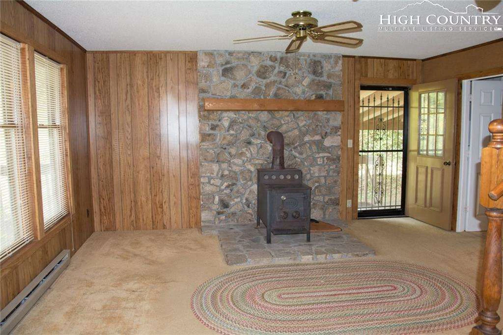 Image number 29 for the current listing