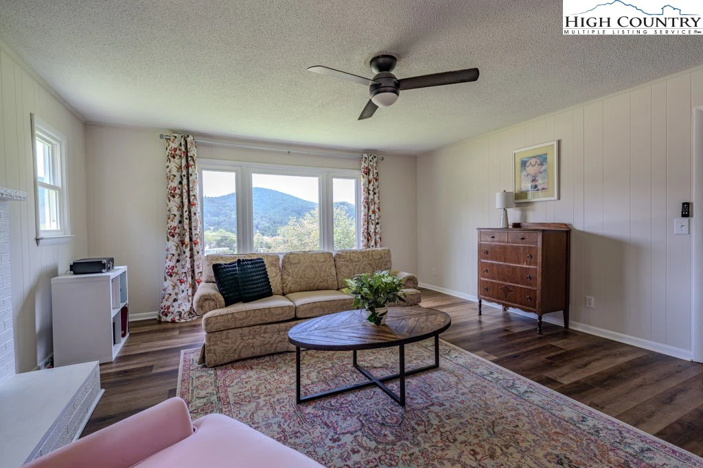 Image number 2 for the current listing