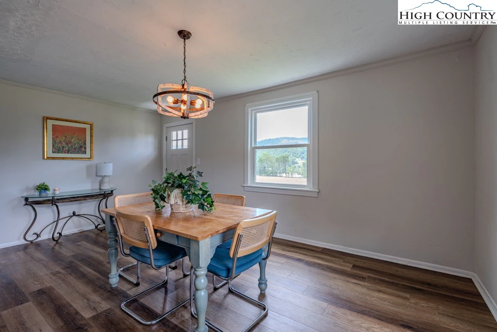 Image number 3 for the current listing