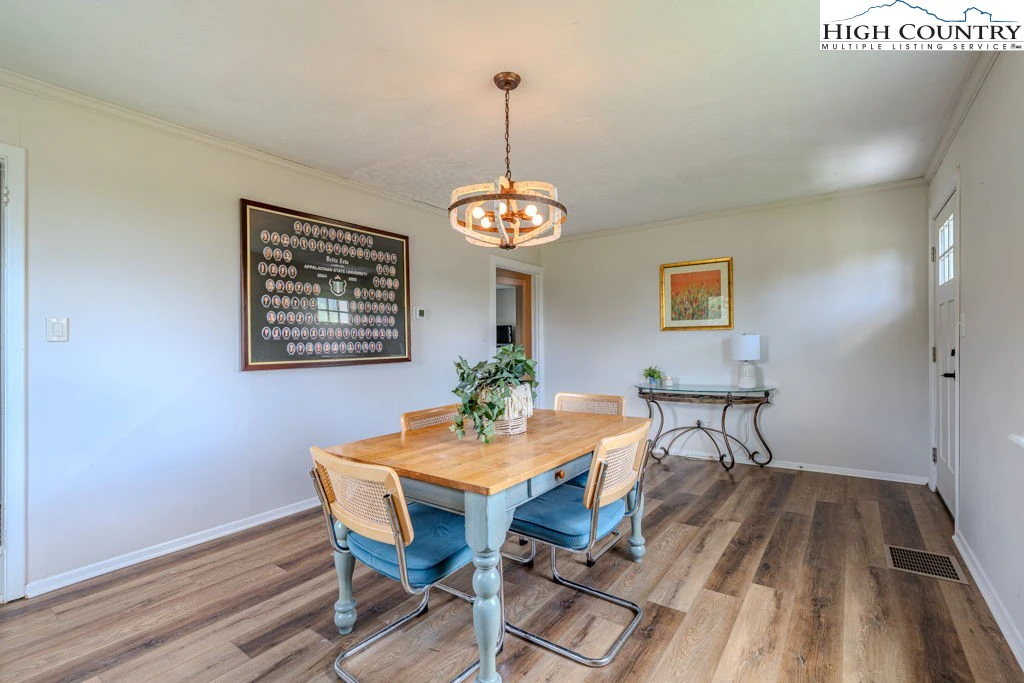 Image number 4 for the current listing