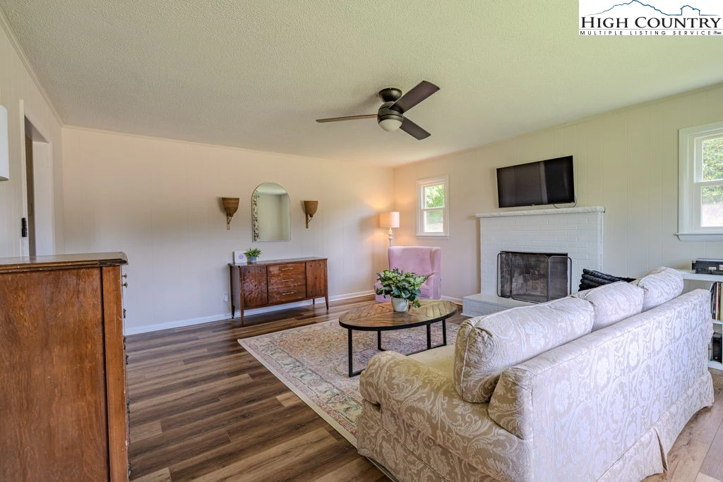 Image number 9 for the current listing