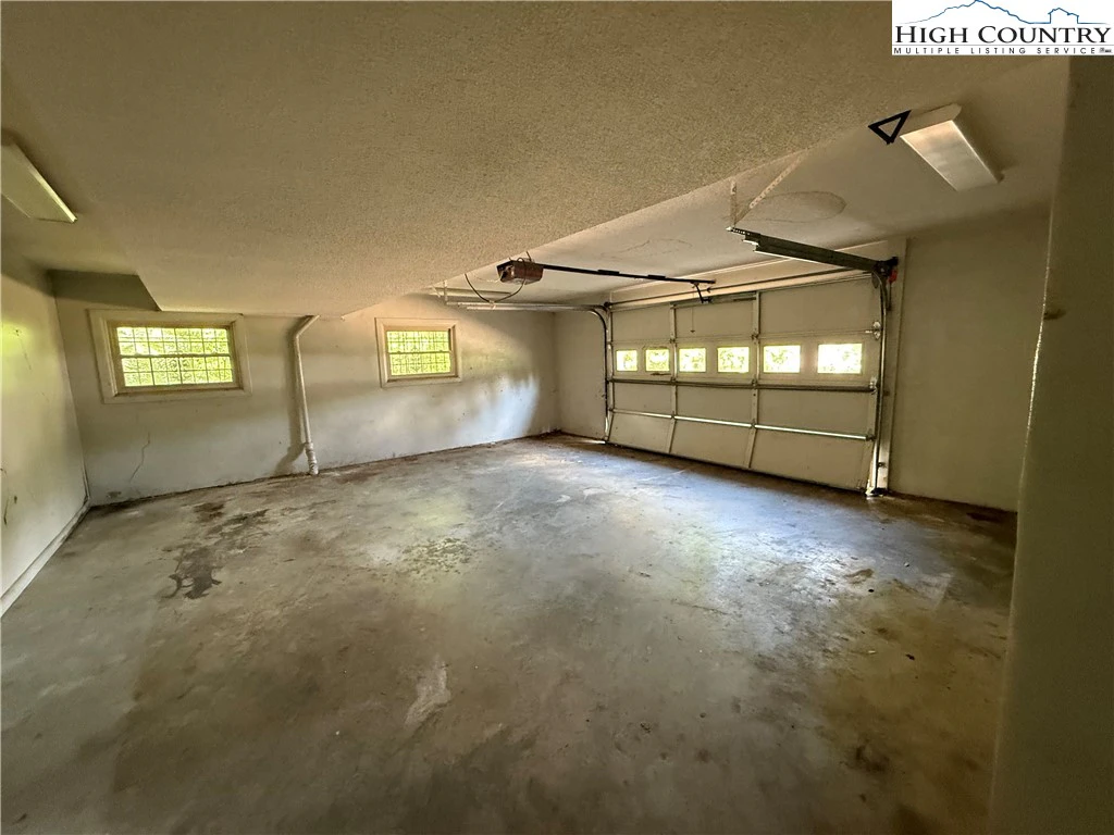 Image number 3 for the current listing