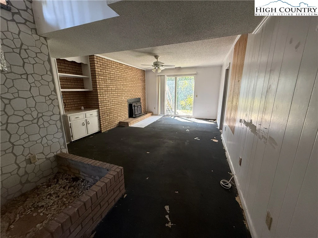 Image number 5 for the current listing