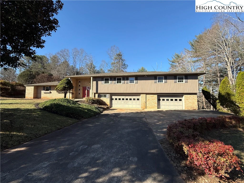 Image number 1 for the current listing