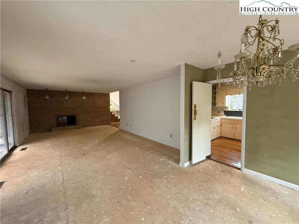 Image number 20 for the current listing
