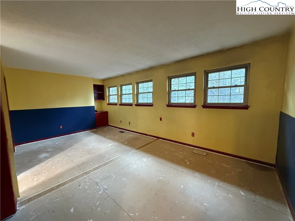 Image number 10 for the current listing