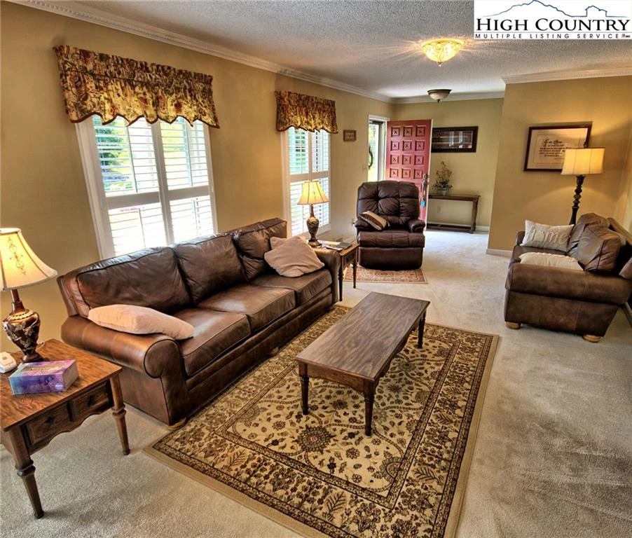 Image number 15 for the current listing